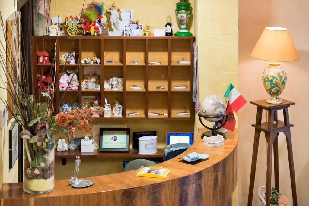 ピアーナ・デッリ・アルバネージ Valle Himaraゲストハウス エクステリア 写真